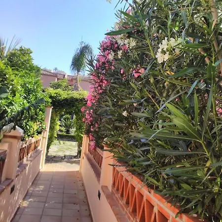 Luxury Two Bedroom In Quiet Neighborhood Апартаменты *