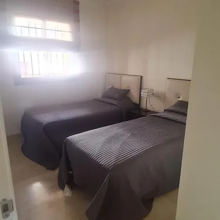 Luxury Two Bedroom In Quiet Neighborhood Apartment *