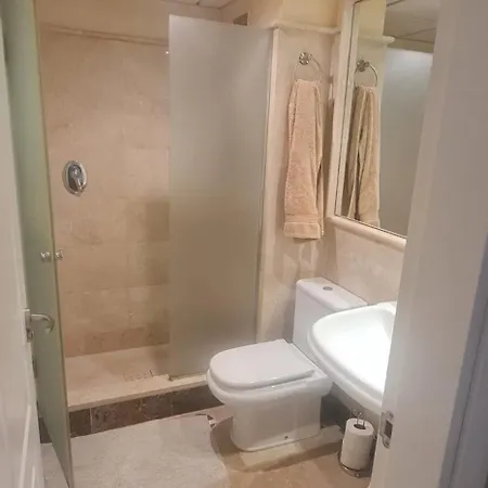 Luxury Two Bedroom In Quiet Neighborhood *